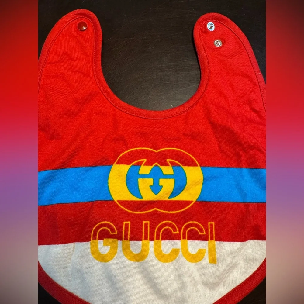 New Authentic Gucci GG Logo Baby Bib